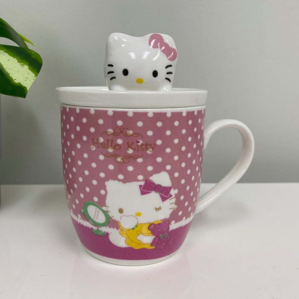 Hello Kitty mug with lid